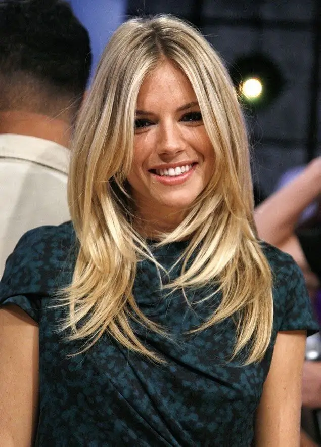 Stufenschnitt 2025: 17 Trend-Ideen für moderne und voluminöse Frisuren