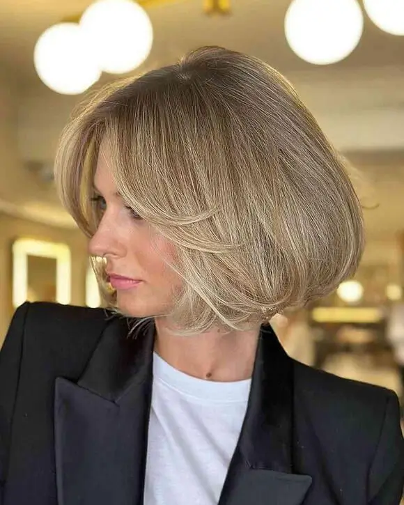 17 Stylische Stufiger Bob Frisuren für 2025, die du lieben wirst